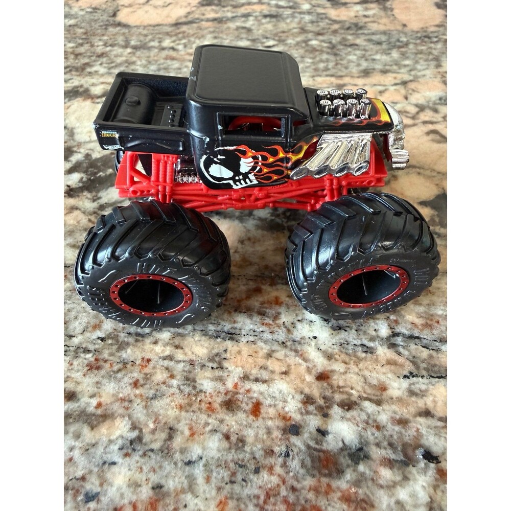 Hot Wheels Monster Jam ‘Bone Shaker’ 1:64 Monster Truck